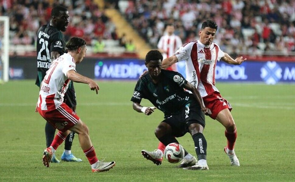 Süper Lig'e veda eden üçüncü ve son takım Antalyaspor oldu