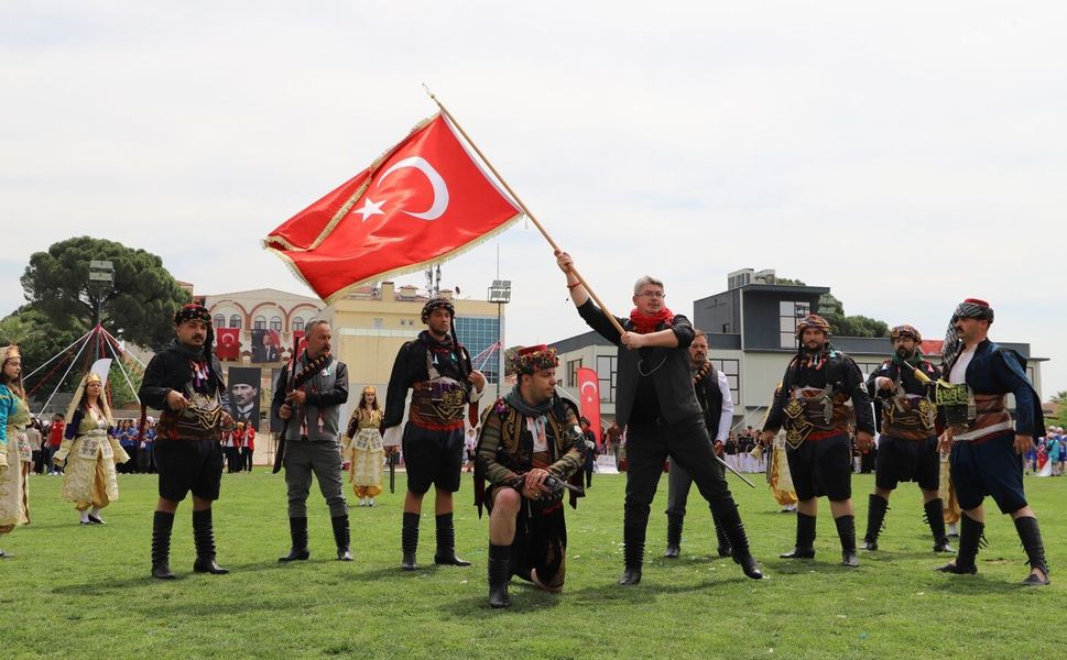 Bayındır’da 19 Mayıs coşkusu: Kutlamalar fener alayıyla son buldu