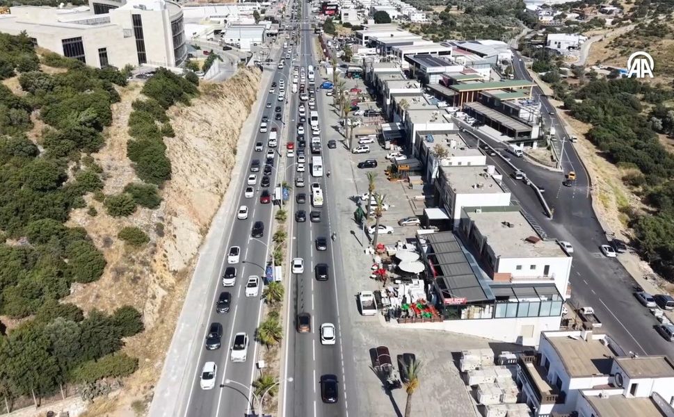 Tatilciler Bodrum'a akın etti: 4 günde 67 bin araç giriş yaptı