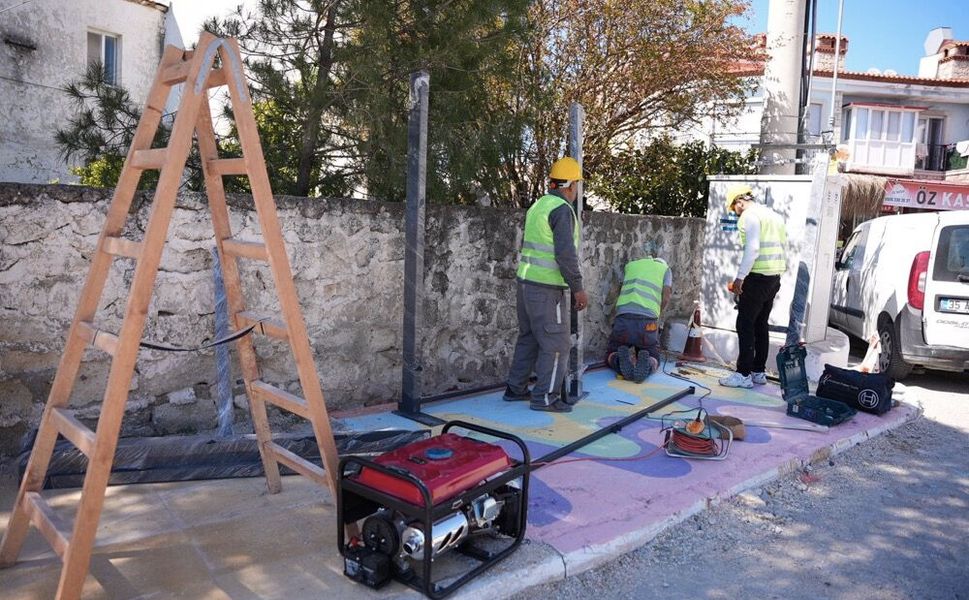 Çeşme Belediyesi'nden trafik güvenliği için yenilikçi dokunuş