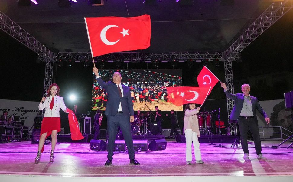 Gaziemir’de 19 Mayıs coşkusu Aslı Güngör konseriyle başladı