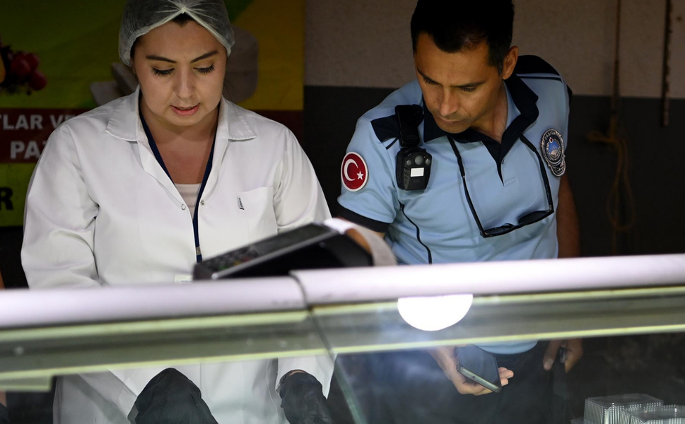 Kuşadası Belediyesi bayram öncesi gıda denetimlerini gerçekleştirdi