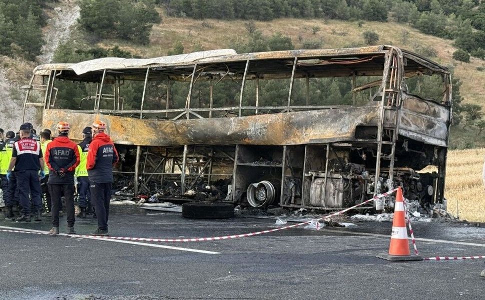 İzmir-Antalya otobüsü Denizli'de bariyere çarpıp yanmıştı: Yaralanan 17 kişi taburcu edildi