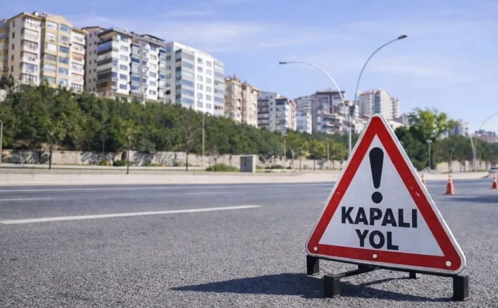 Yol çatladı... Seferihisar'a giden yol kapatıldı