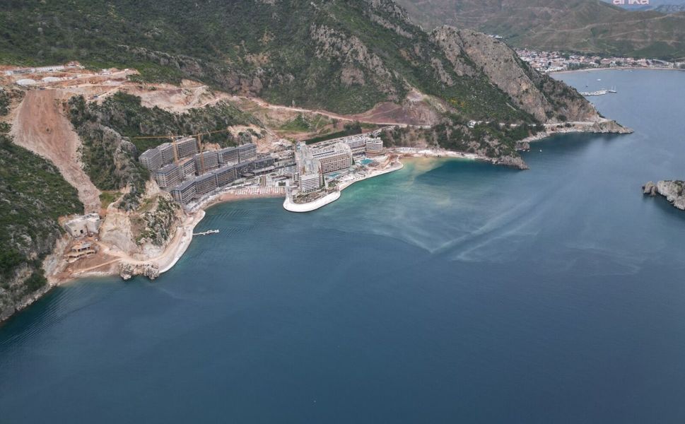 İnşaat yasağına rağmen sürüyor: Marmaris'te iş makineleriyle deniz tabanına müdahale edildi