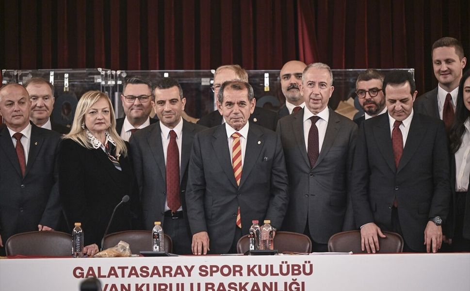 Galatasaray'da başkan Dursun Özbek güven tazeledi
