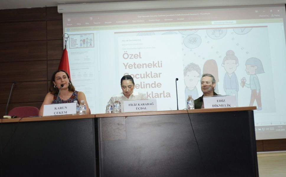 Ege'de çocuklarla felsefe tartışıldı