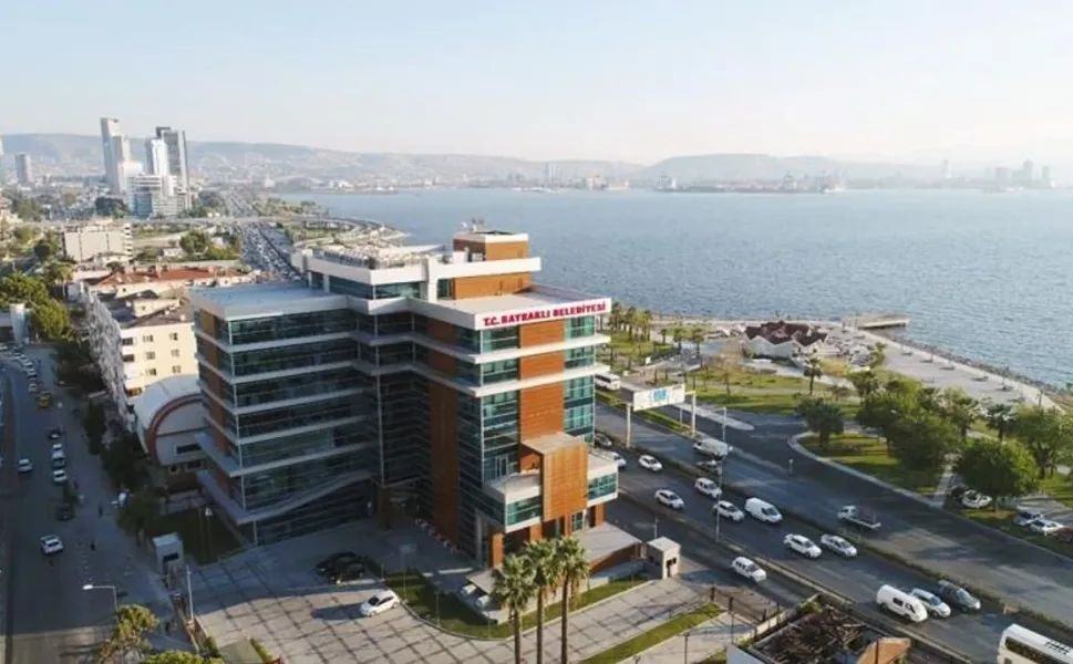 Bayraklı’daki memur krizinde kritik adım: Oy birliğiyle meclisten geçti