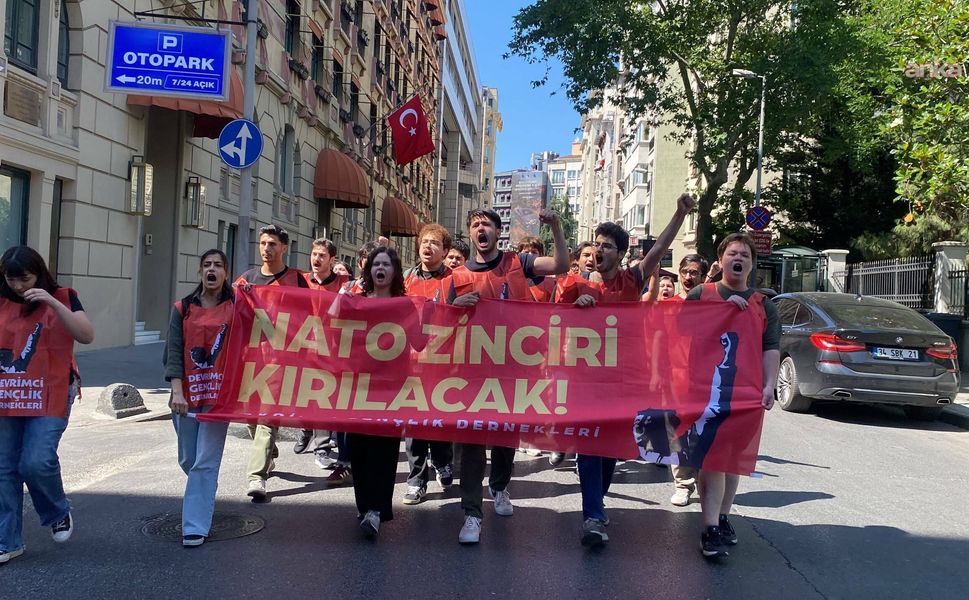 İstanbul'da NATO Parlamenter Zirvesi'ni protesto eden 51 kişi gözaltına alındı