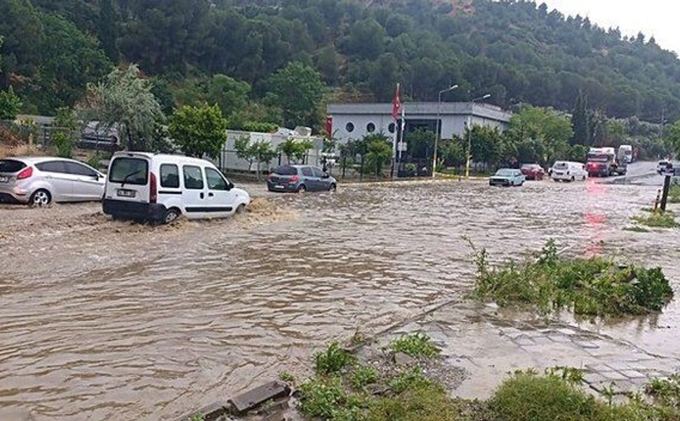 Salihli'de selin izleri bir bir siliniyor: Manisa Büyükşehir’den seferberlik