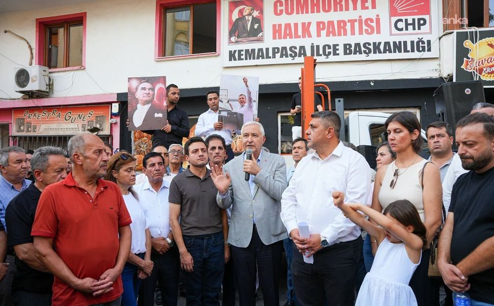 İzmir'de CHP istifaları... 5 belediye YENİ Parti'ye geçti