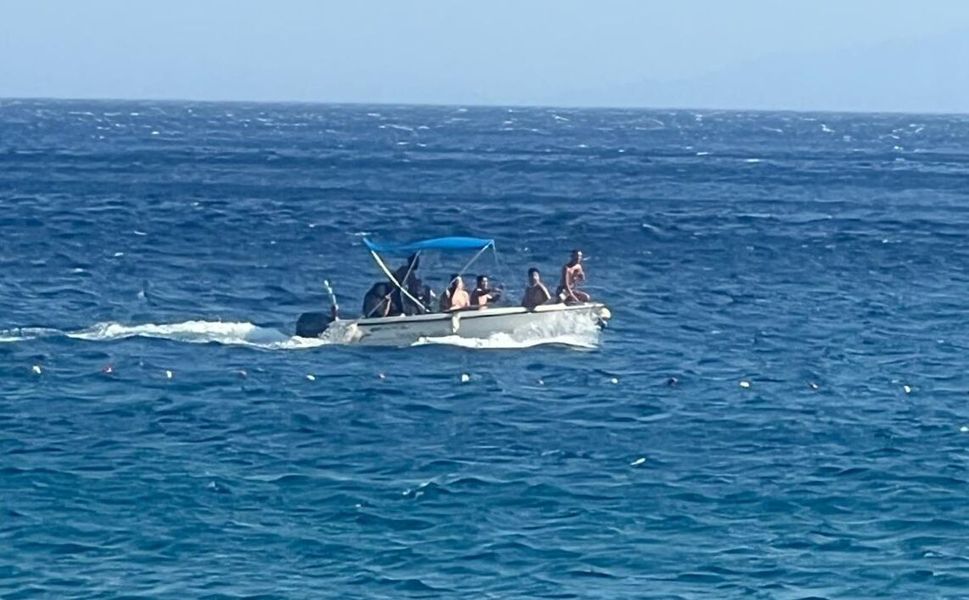 Datça'da akıntıya kapılan 2 tatilci tekneyle kurtarıldı