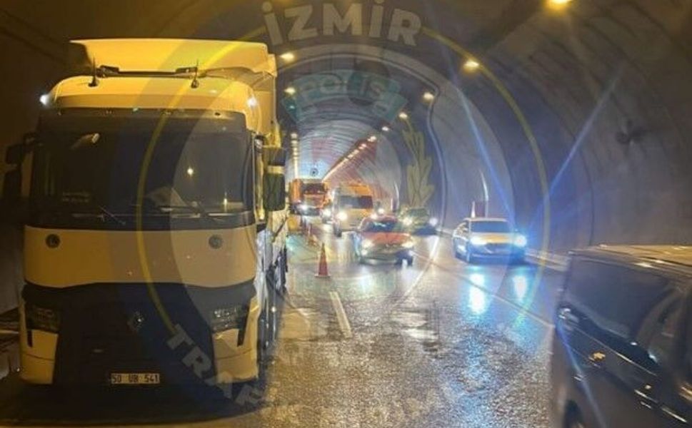 O güzergahı kullanacak olanlar dikkat: Bayraklı Büyük Tünel’de kaza meydana geldi