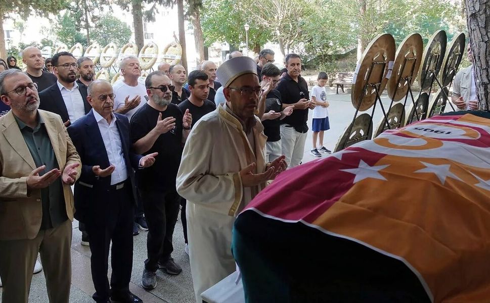 Aziz Üstel, İzmir’de son yolculuğuna uğurlandı