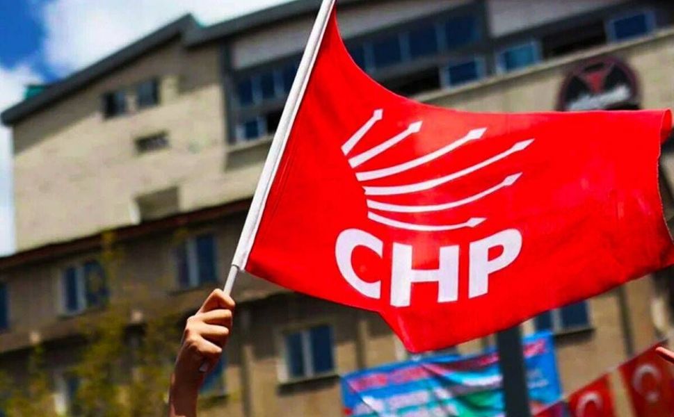 İzmir'de 11 ilçe başkanı CHP'den istifa etti