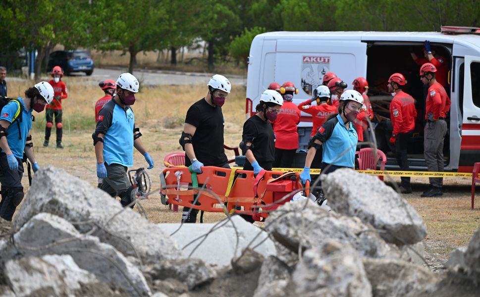 Manisa Büyükşehir'den afetlere hazırlık tatbikatı: 17 Ağustos unutulmadı