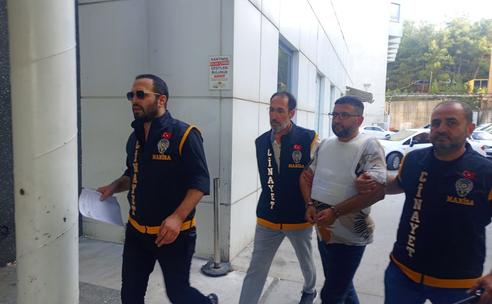 Manisa'da silahlı saldırıda baba ve oğlu öldü: Saldırgan İzmir'de yakalandı