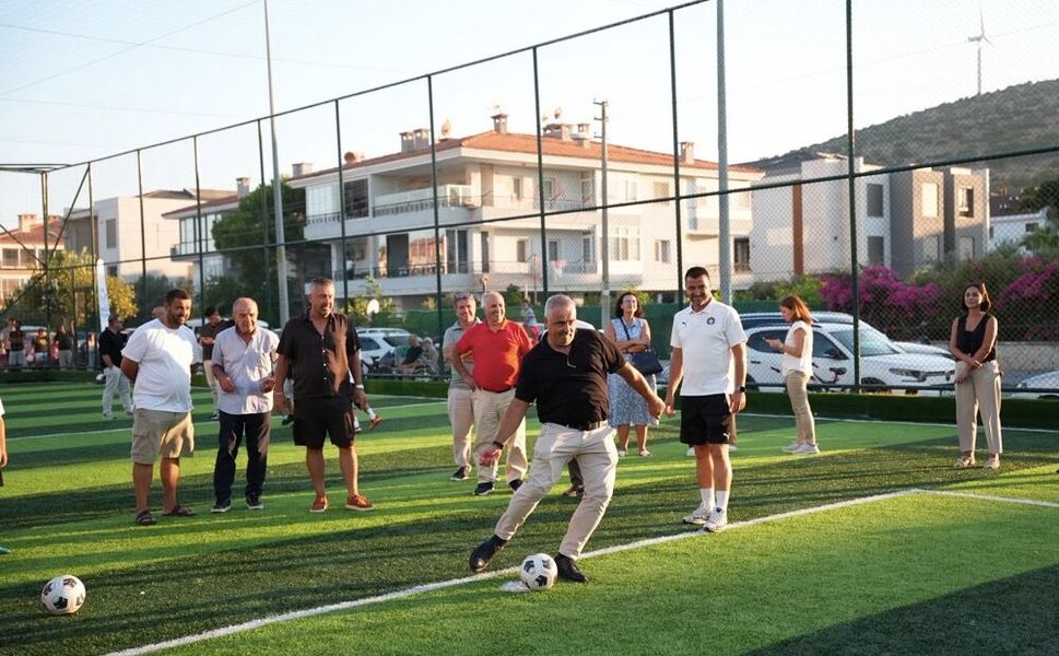 Sahalar yenilendi: Çeşme’nin mahallelerinde spor şenliği başladı