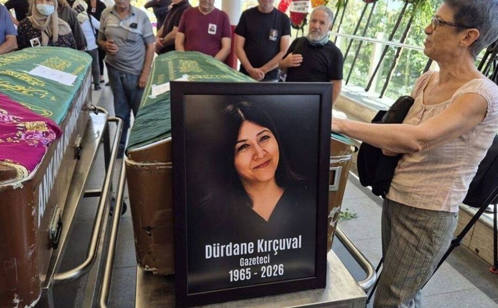 Gazeteci Dürdane Kırçuval, son yolculuğuna uğurlandı