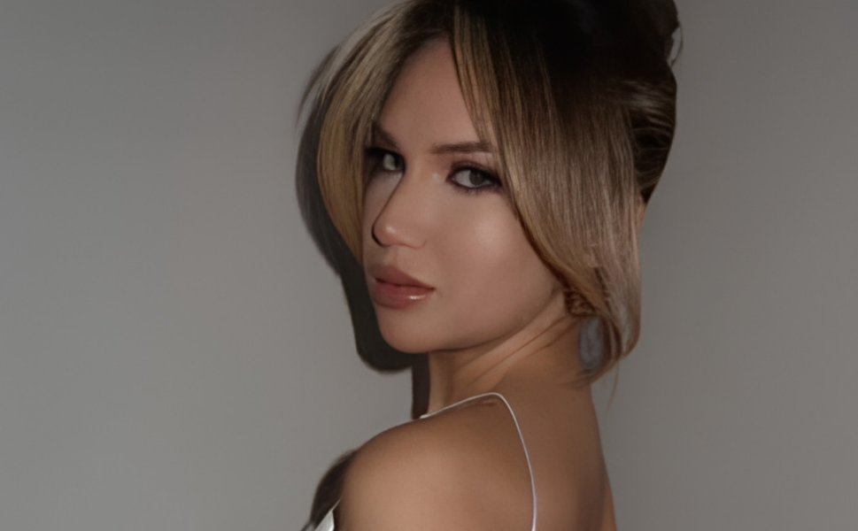 Şarkıcı Ece Mumay kimdir? Nereli? Kaç yaşında?