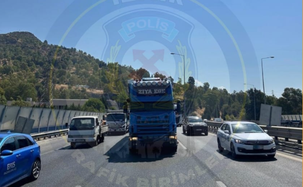 Bayraklı’ya gidecekler dikkat: 2,5 kilometrelik araç yoğunluğu!