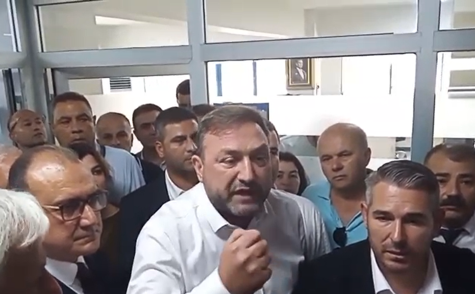 Menderes’te CHP Grubu meclisi terk etti… Gümrükçü’den sert açıklamalar: Ben bu filmi Menemen’de gördüm