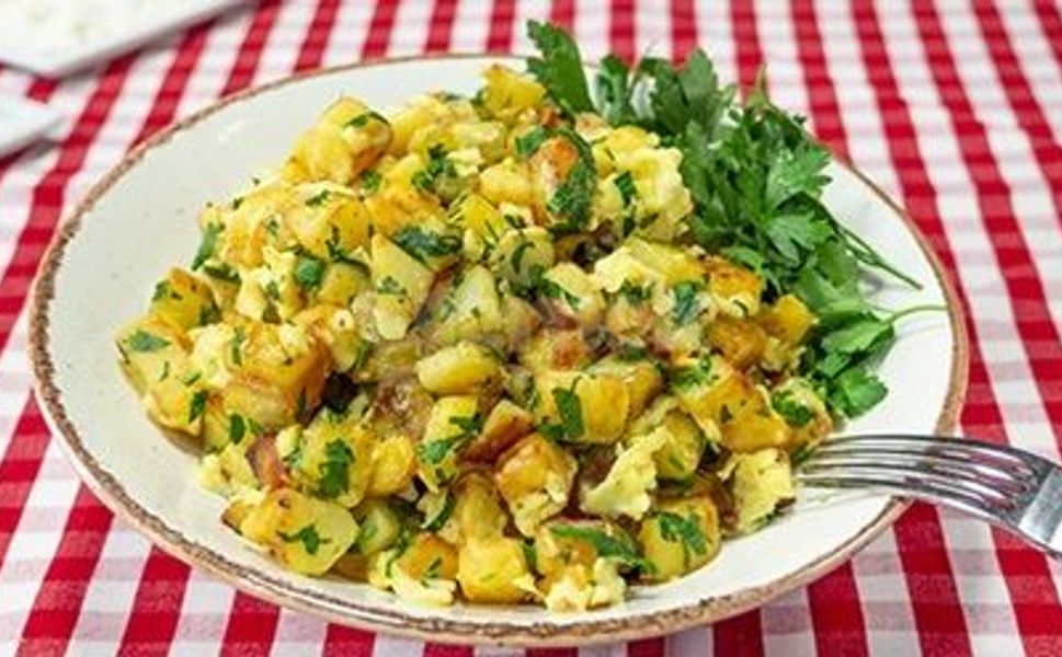 Pazar sofranızda mutlaka olsun... Yumurtalı çıtır patates tarifi!