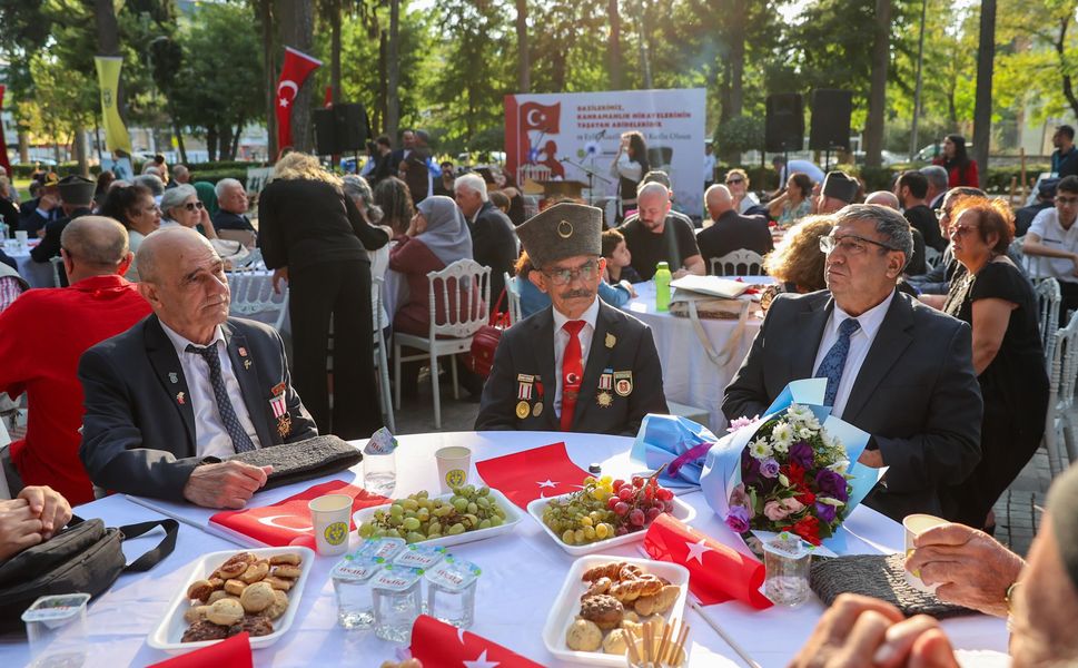Buca’dan sonsuz vefa: Gaziler Hasanağa Bahçesi’nde buluştu