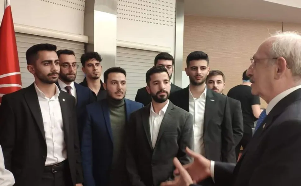 CHP gençlik kolları MYK üyesi Canberk Keskin yazdı: Kayıt dışı siyasetin can alıcı cazibesi ve meşruiyet krizi