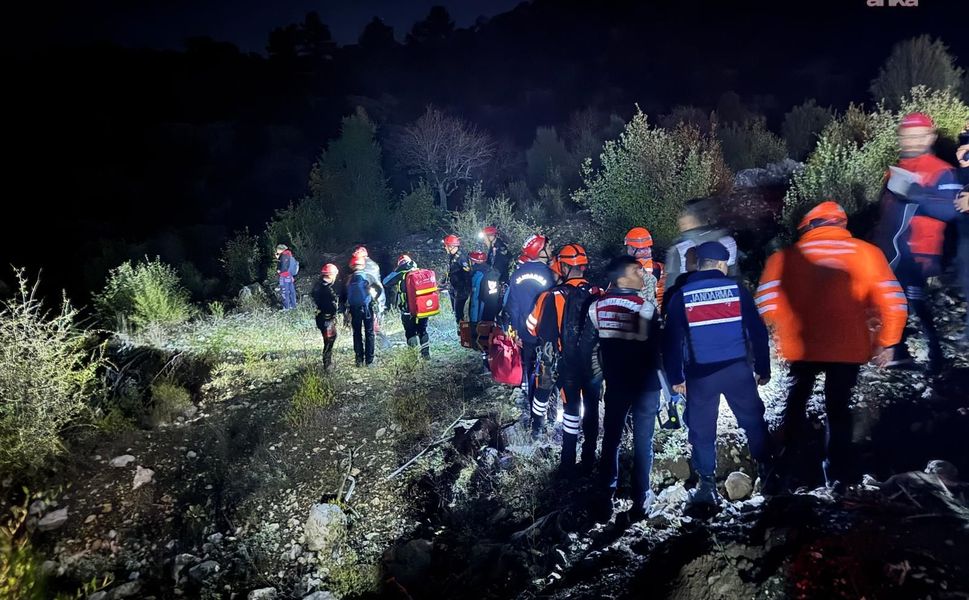 İHH gönüllü grubu Isparta'da kayboldu: 1 kişi hayatını kaybetti, 13 kişiyi kurtarma çalışması sürüyor