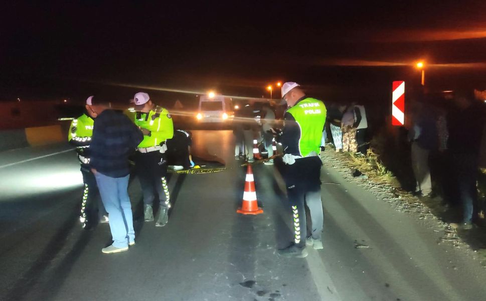 Karşıya geçmeye çalışıyordu... İzmir'de aracın çarptığı yaya hayatını kaybetti