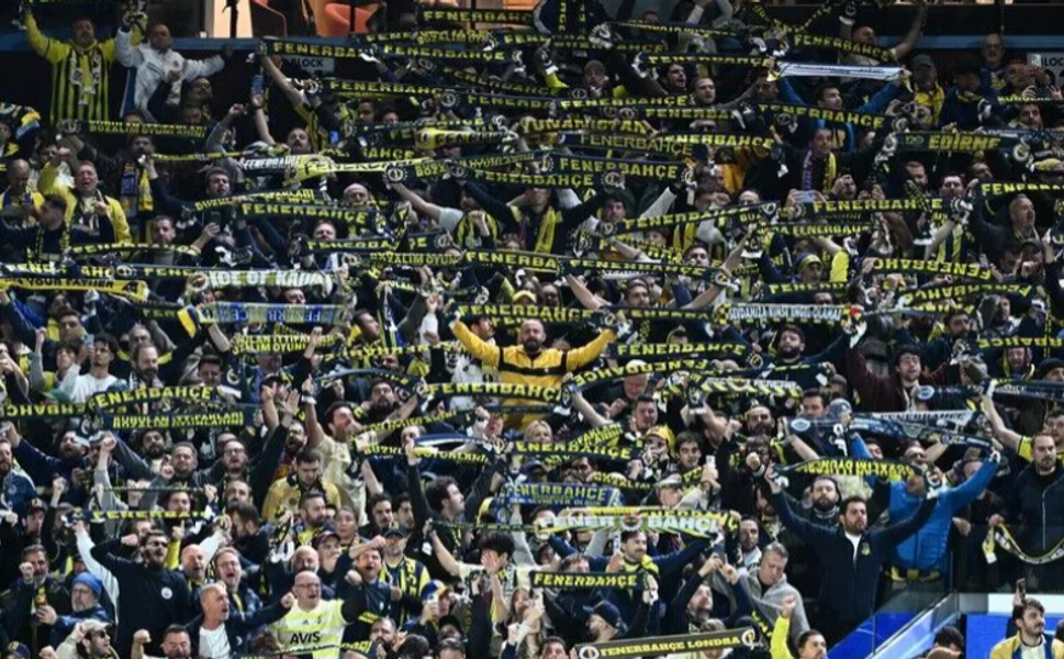 Aston Villa-Fenerbahçe maçı öncesi çıkan izdihamda 2 taraftar gözaltına alındı