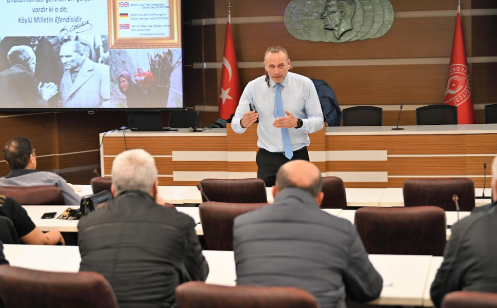 Bornova’da üreticilere zirai ilaç eğitimi: Sağlıklı ve güvenli tarım