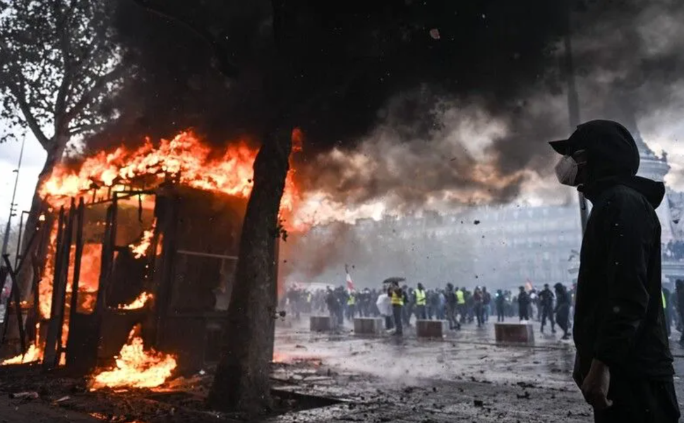 Fransa'daki protestolarda 174 kişi tutuklandı