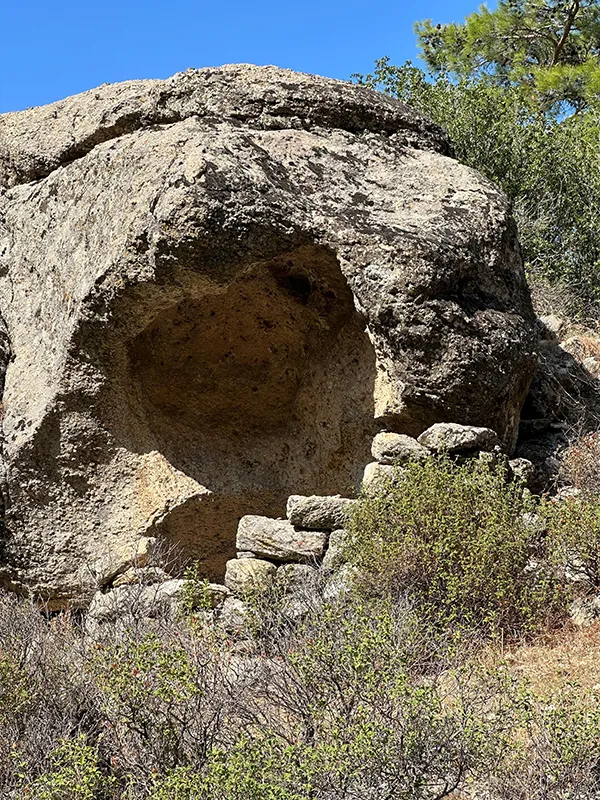 1500-yildir-ayakta-zamana-direeeeeeenen-stylos-manastiri