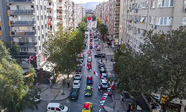 Bayraaaaklı'da 100. yıl kutlaması_ Bu gurur bizim