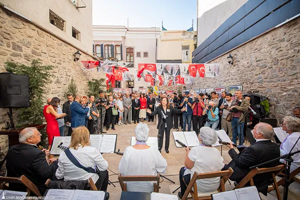 izmirde-tarihi-yapi-koy-enstituleriyle-yeniden-hayat-buldu (1)