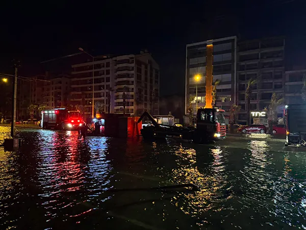 tsunaaaami-etkisi-yaratti-izmirde-deniz-1-metre-yukseldi