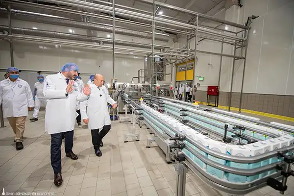 İzmirli tereyağı piyasaya sürüldü: Sırada dondurma var