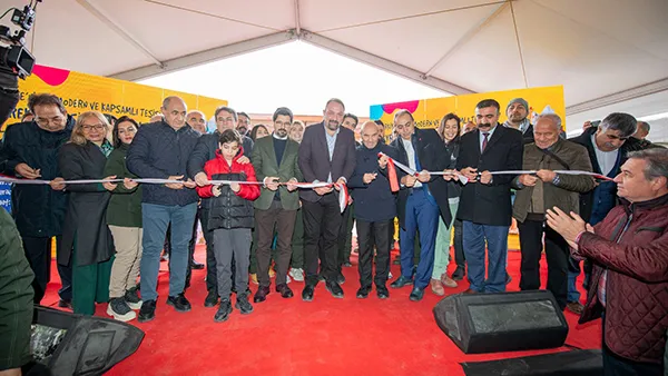 Türkiye'de ilk kez bir belediye yapıyor: Sahipsiz hayvan hastanesi İzmir'de açıldı