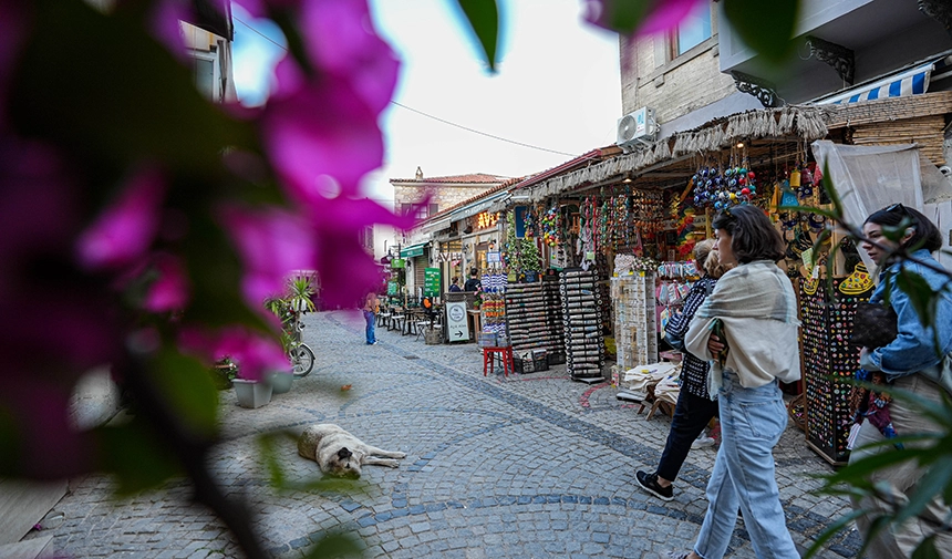İzmir’de Anneler Günü Rotası Urla’nın Sanat Sokağı Ziyaretçilerini Bekliyor (2)