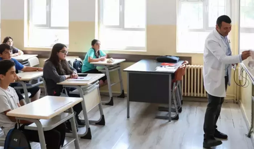 İstanbul Valiliği açıkladı: Okullar yarın da tatil edildi!