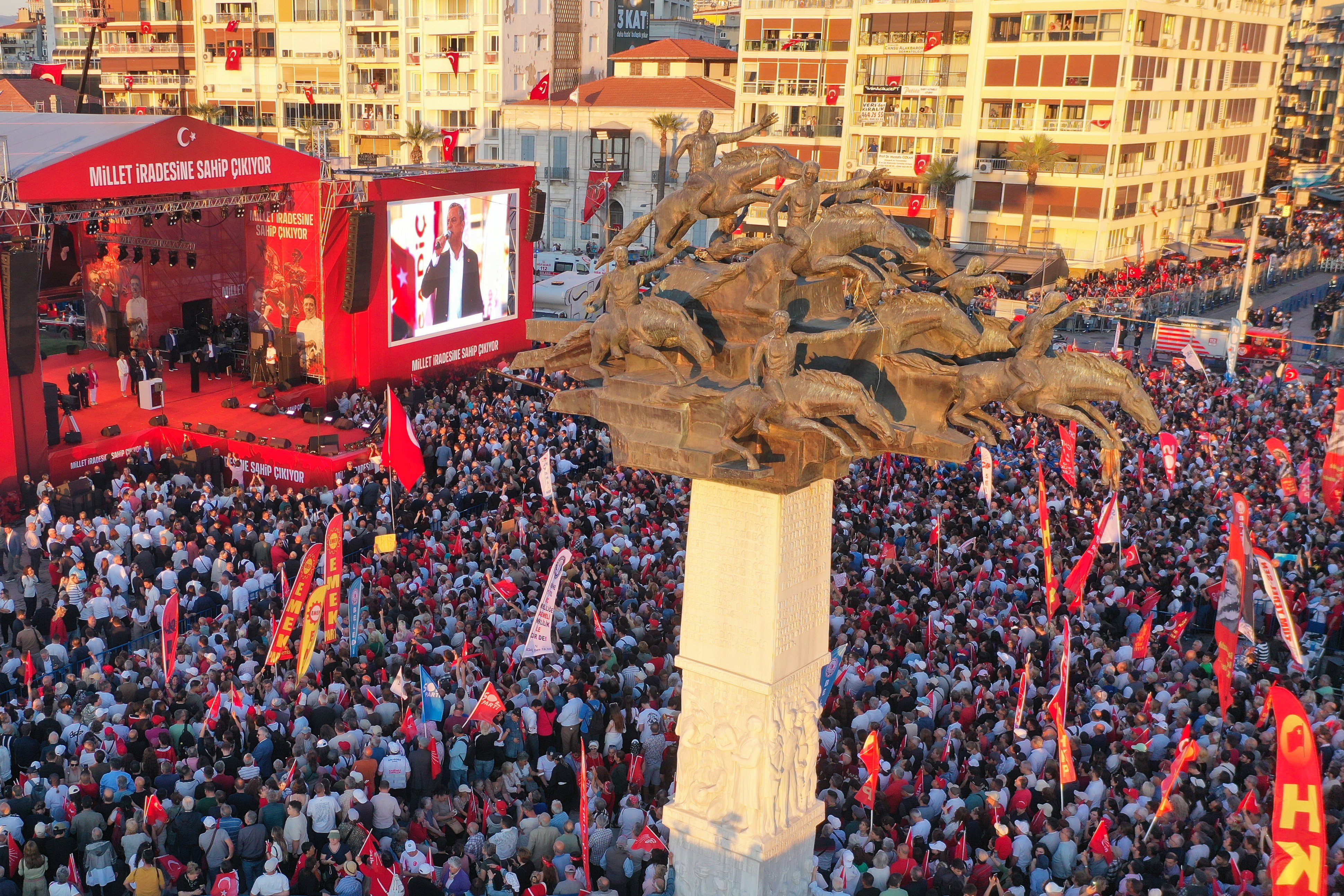 İzmir’de halk konuştu: 19 Mayıs’ta milletin İradesi miting meydanında buluştu