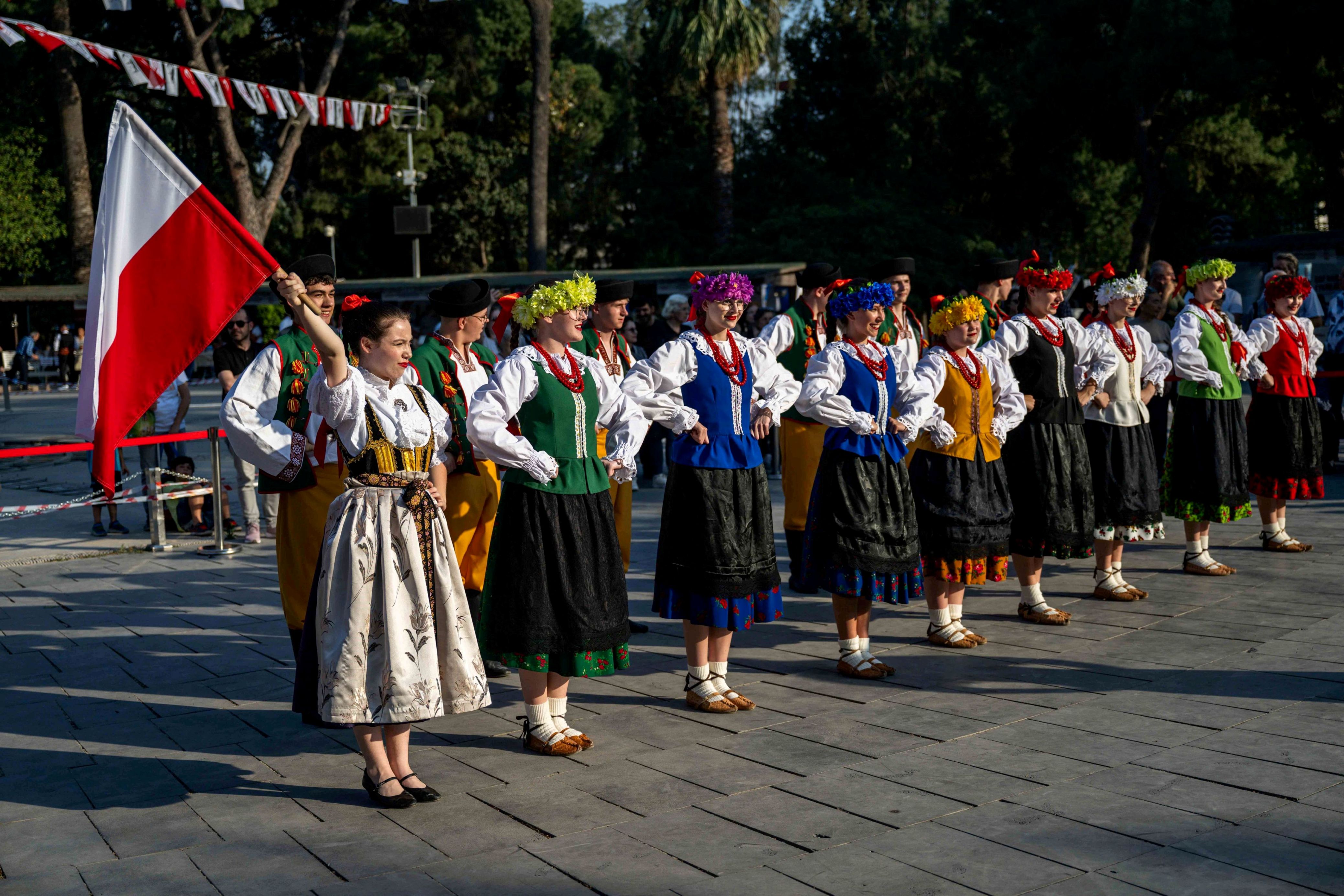 Bornovada Halk Danslari Festivali 9 Farkli Yoreden Ekipler Hunerlerini Sergileyecek (2)