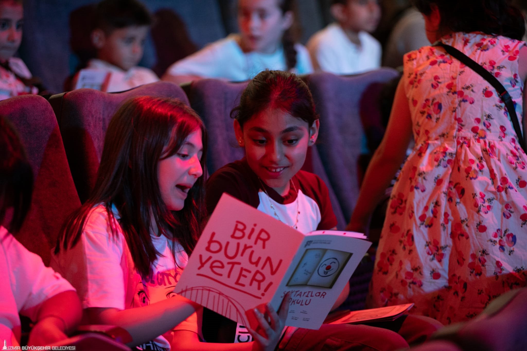 Izmirde Soytarilar Okulu Minikleri Eglendirdi (2)