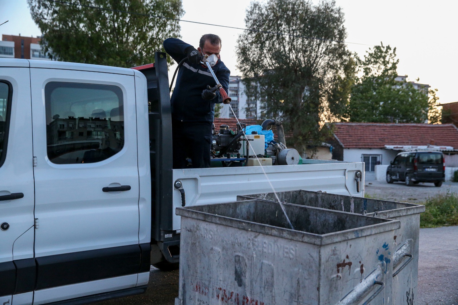 Karsiyakada Ilaclama Seferberligi Hem Koku Hem Hasere Sorunu Cozulecek