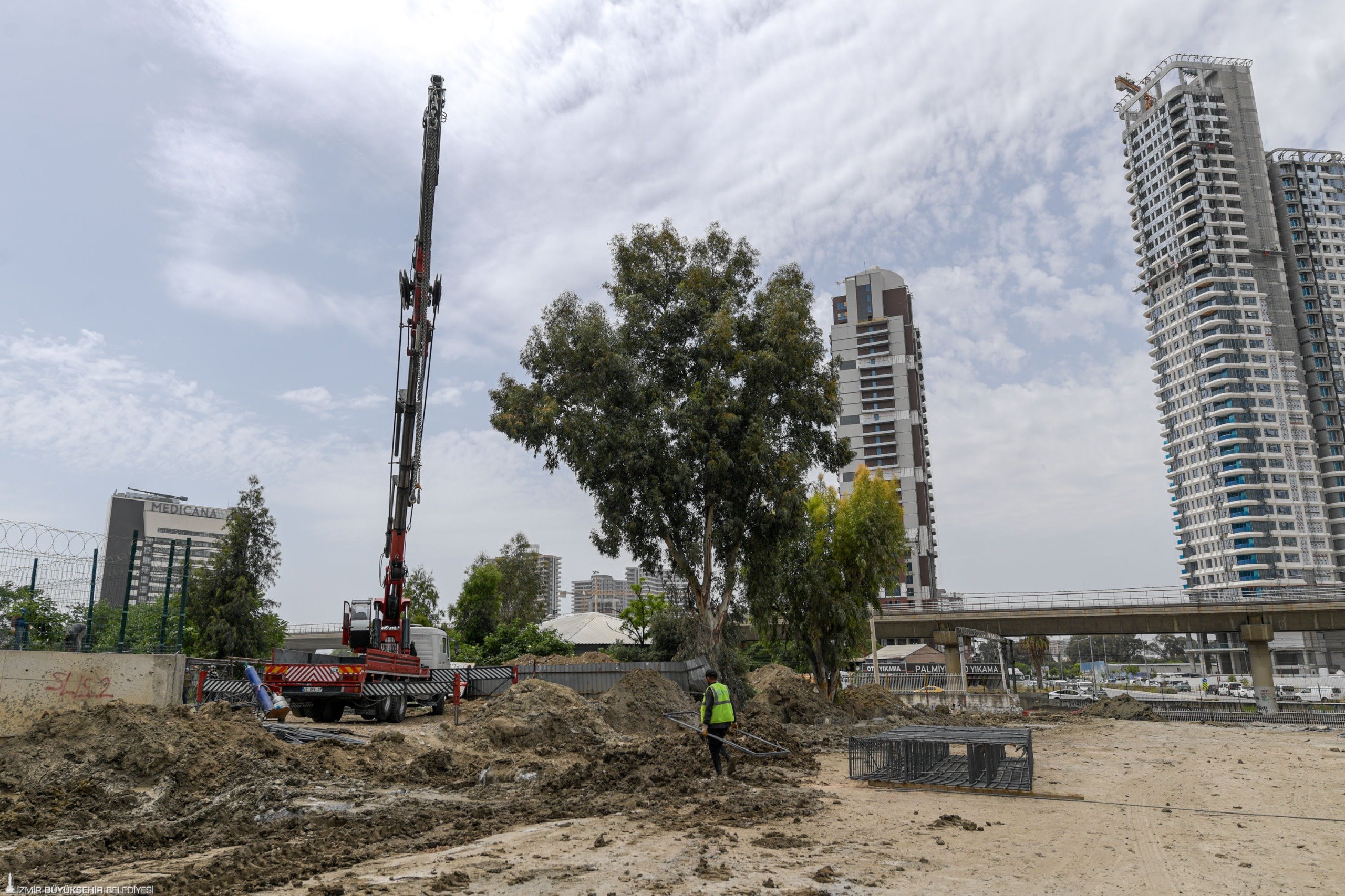 Kazı Çalışmaları Başladı İzmir Trafiğine Nefes Aldıracak, Ulaşımı Kolaylaştıracak (1)