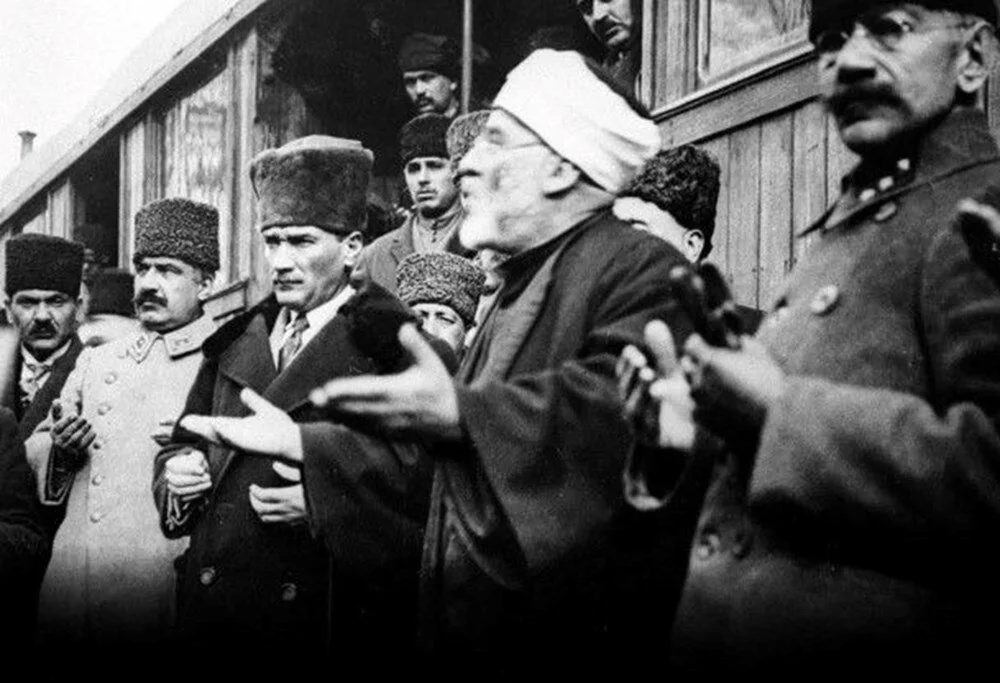 Kurtulusun Simgesi 19 Mayis Bayrami Kutlu Olsun (4)