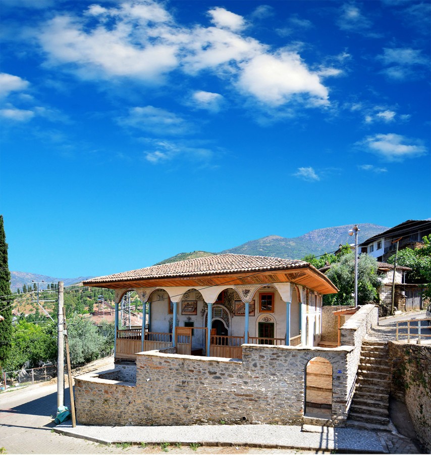 dikili-ile-karistirmayin-aydin-daglarindan-beslenen-selaleleri-ve-yaylalariyla-sirin-koyu