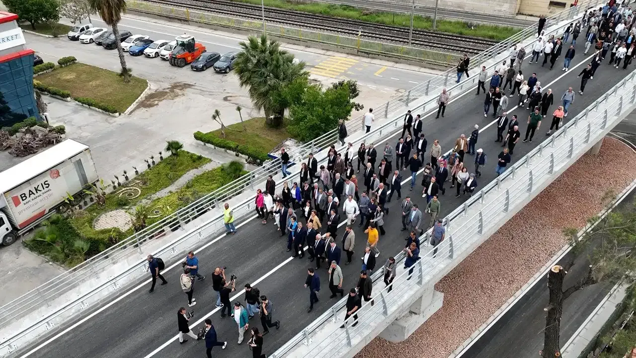 Buyuksehir Harekete Gecti Izmirde Trafigi Azaltacak Projeler Bir Bir Hizmete Giriyor